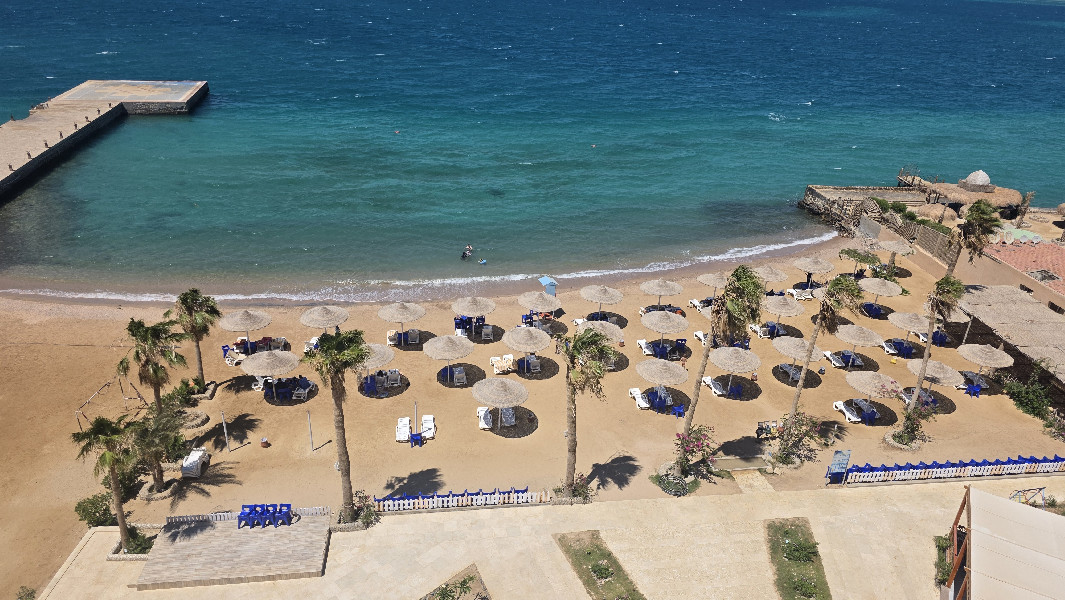 Juliana Beach Resort / Al Ahyaa / přímo na pláži / bazény
