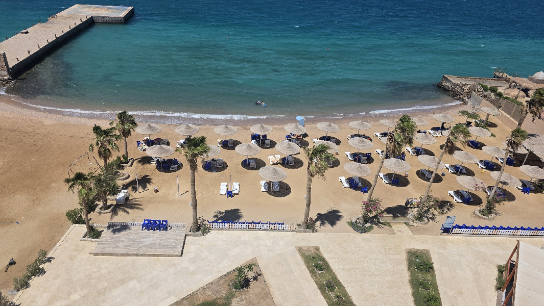 Juliana Beach Resort / Al Ahyaa / přímo na pláži / bazény