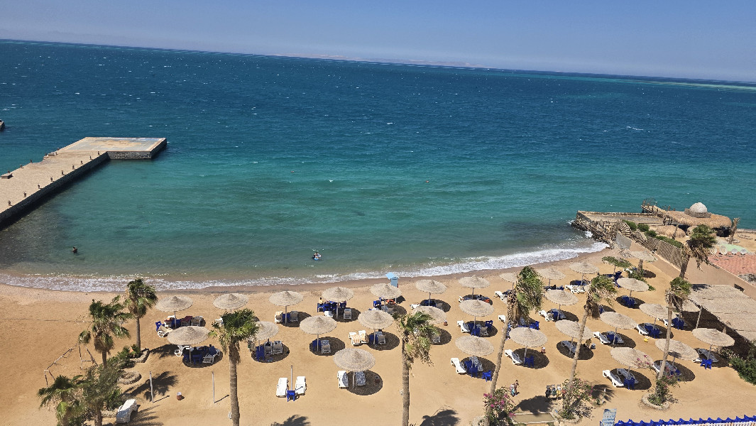 Juliana Beach Resort / Al Ahyaa / přímo na pláži / bazény