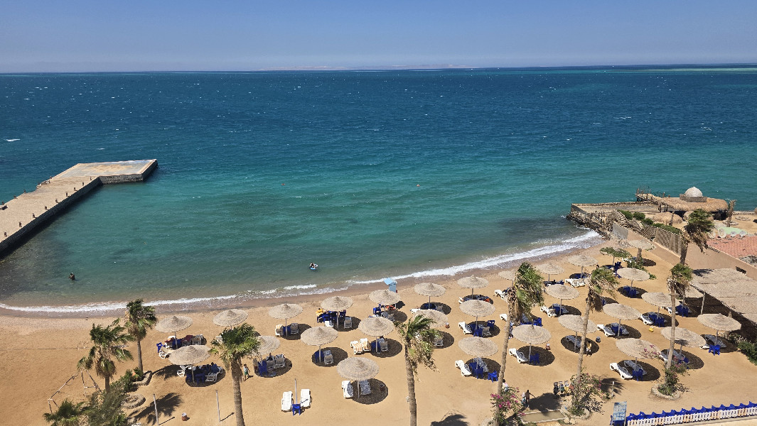 Juliana Beach Resort / Al Ahyaa / přímo na pláži / bazény