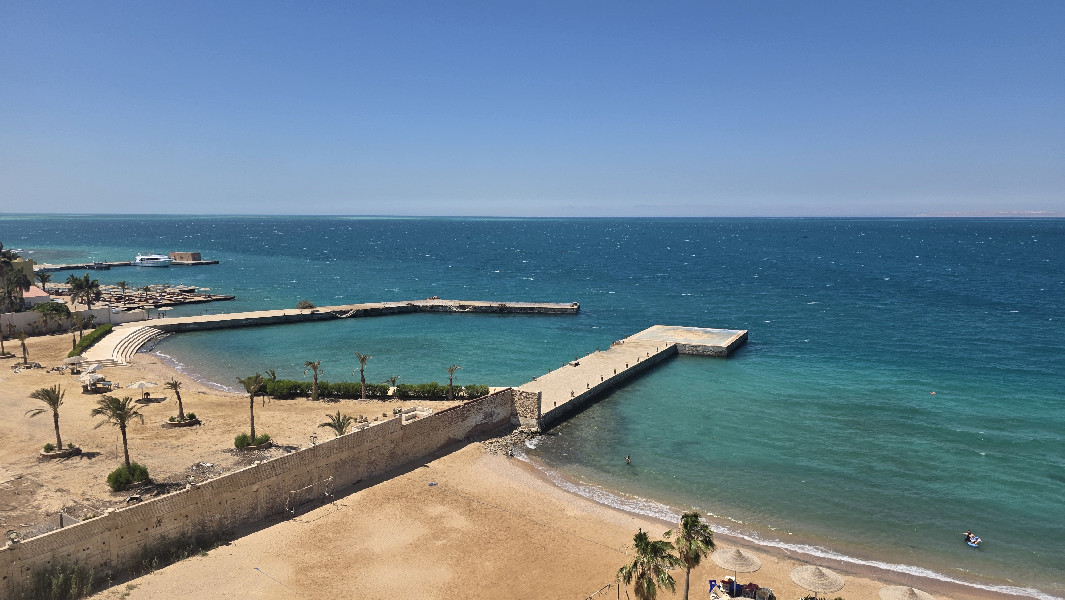 Juliana Beach Resort / Al Ahyaa / přímo na pláži / bazény