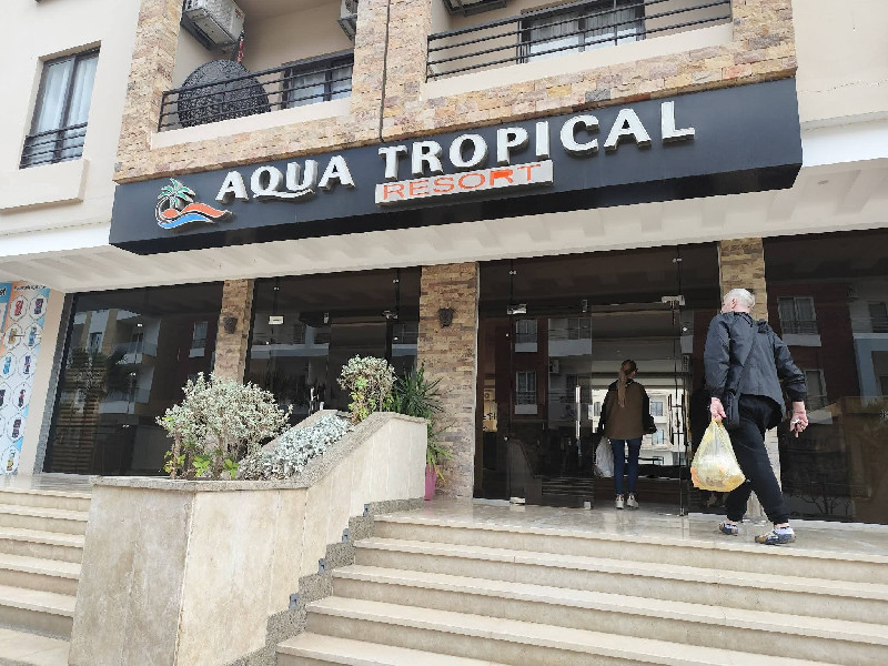 Aqua Tropical resort / Al Ahyaa / bazén